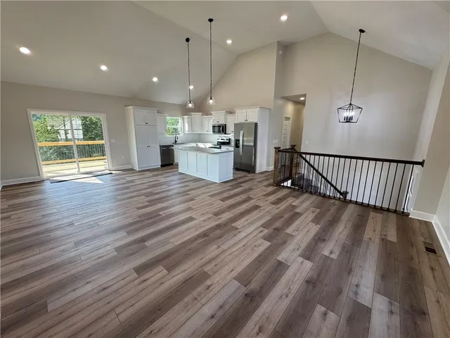 $385,000 | 318 Northeast 51st Road, Warrensburg, MO 64093