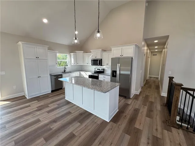 $385,000 | 318 Northeast 51st Road, Warrensburg, MO 64093