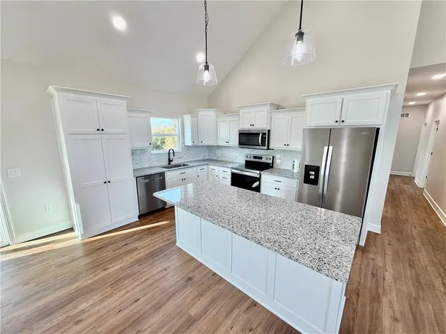 $385,000 | 318 Northeast 51st Road, Warrensburg, MO 64093