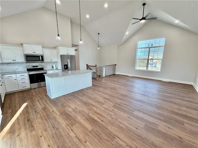 $385,000 | 318 Northeast 51st Road, Warrensburg, MO 64093