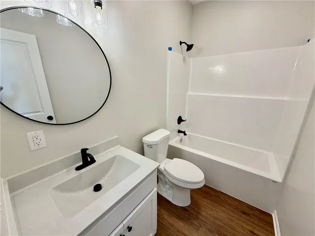 $385,000 | 318 Northeast 51st Road, Warrensburg, MO 64093