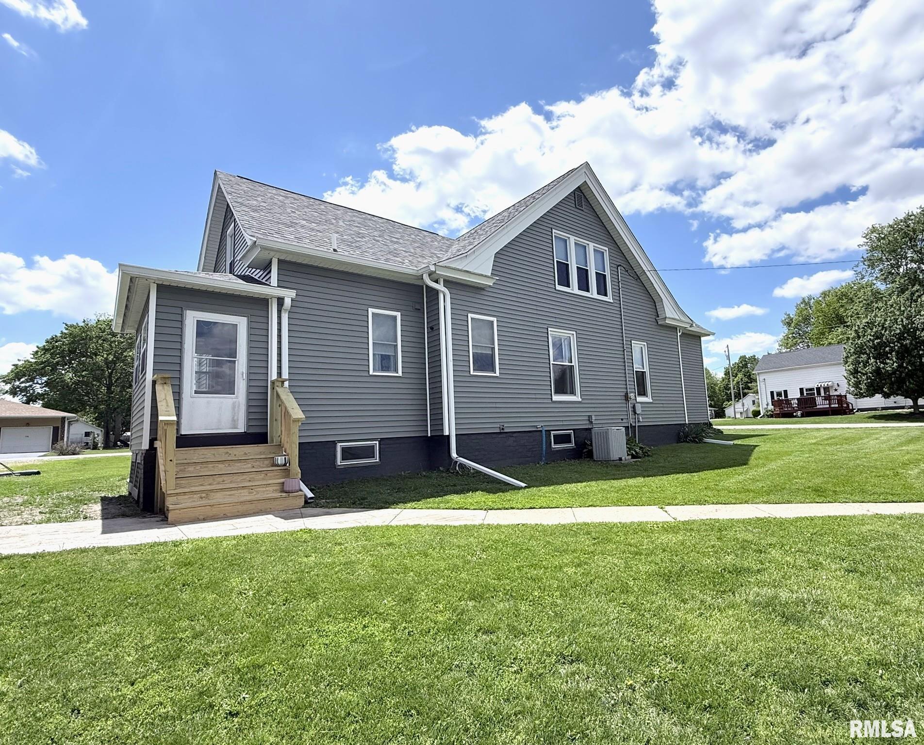109 East West Street Oneida, IL 61467 - Photo 5 of 69