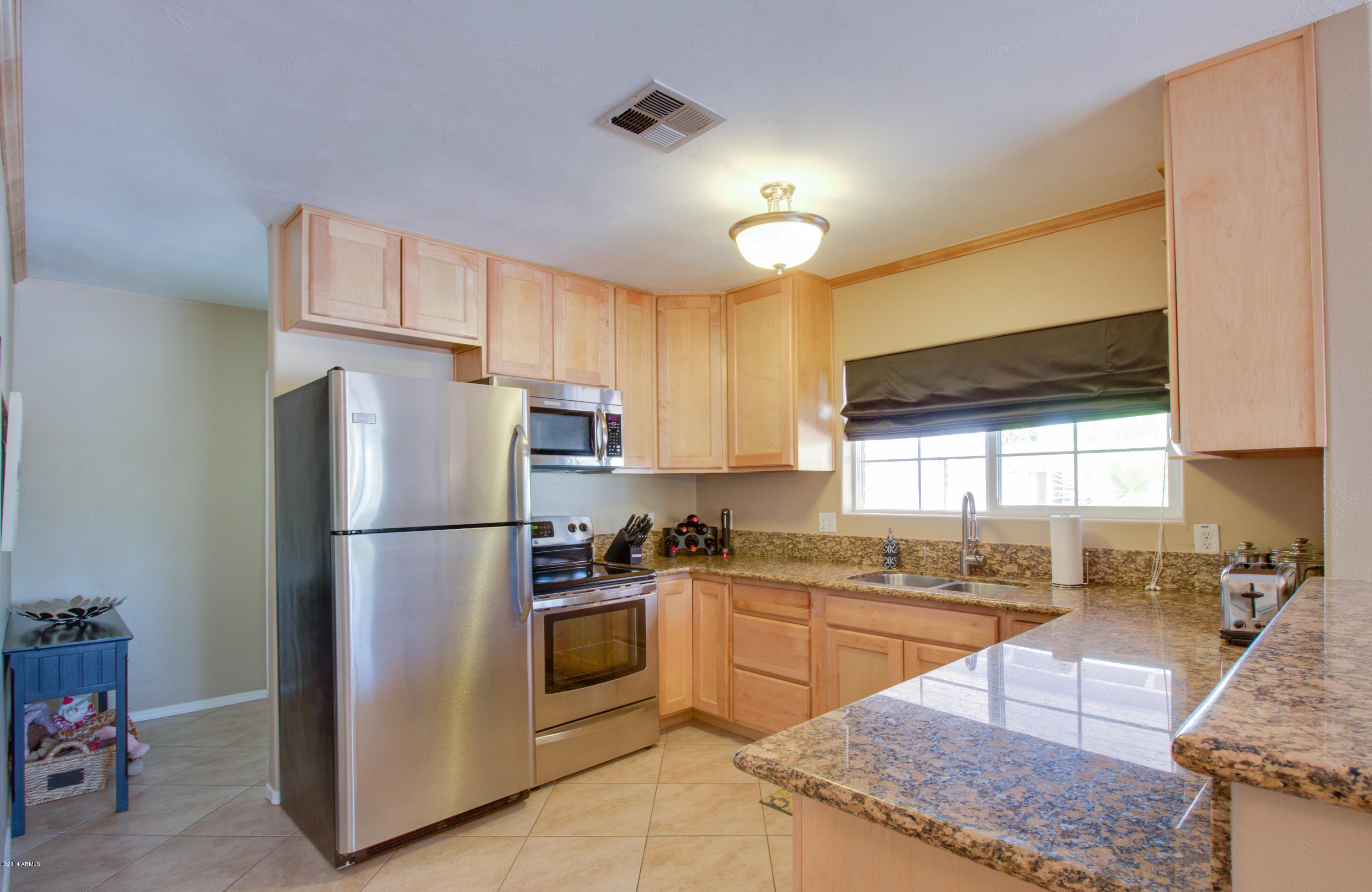1148 East Ocotillo Road Phoenix, AZ 85020 - Photo 5 of 14 Megan-6