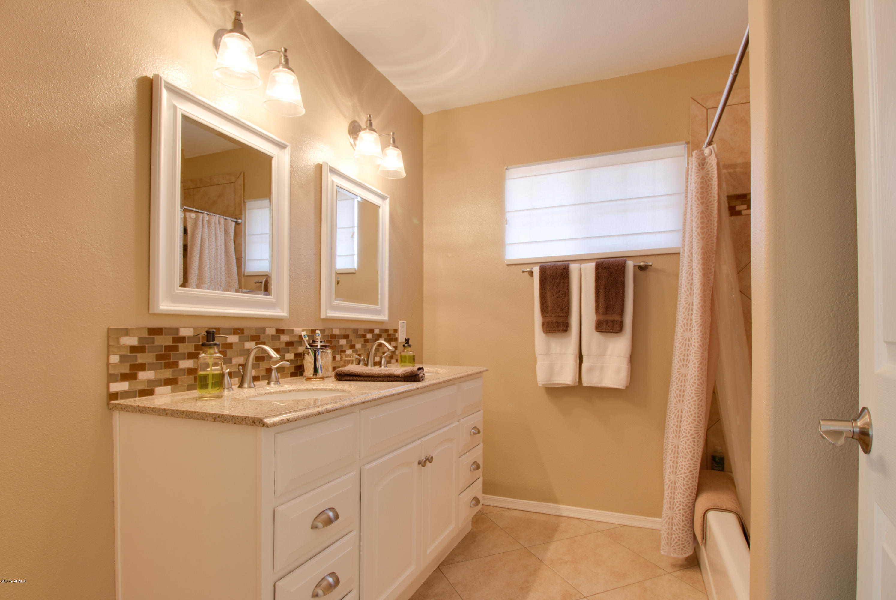 1148 East Ocotillo Road Phoenix, AZ 85020 - Photo 9 of 14 Megan-10