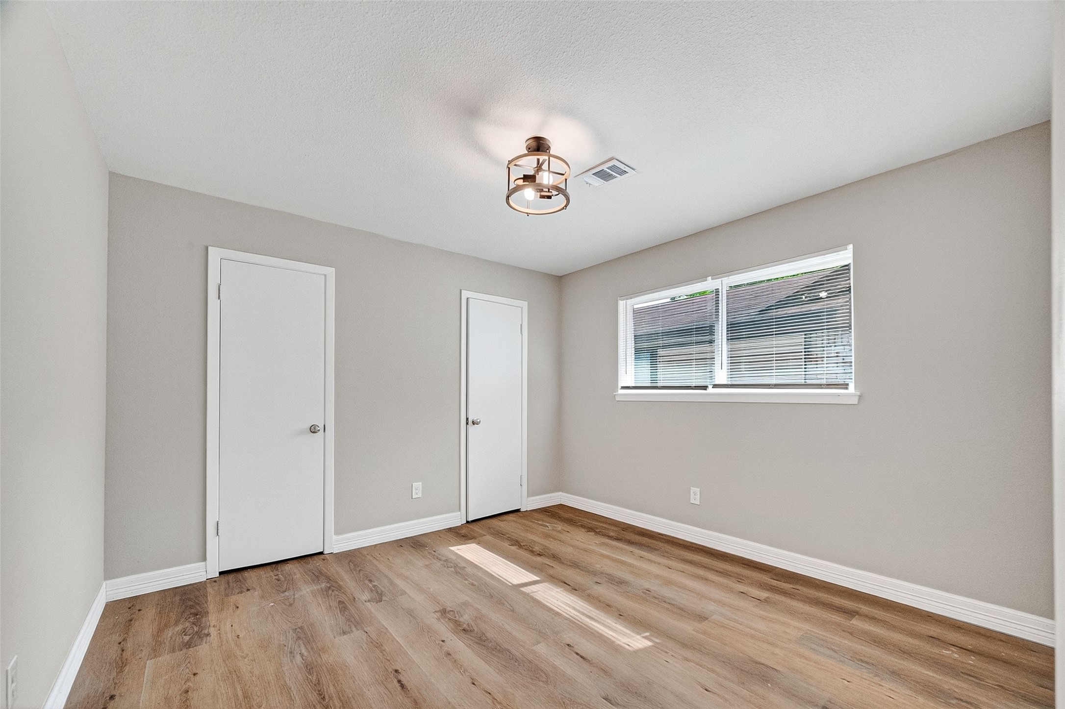 9723 Ebb Street Houston, TX 77089 - Photo 15 of 20 Secondary Bathroom