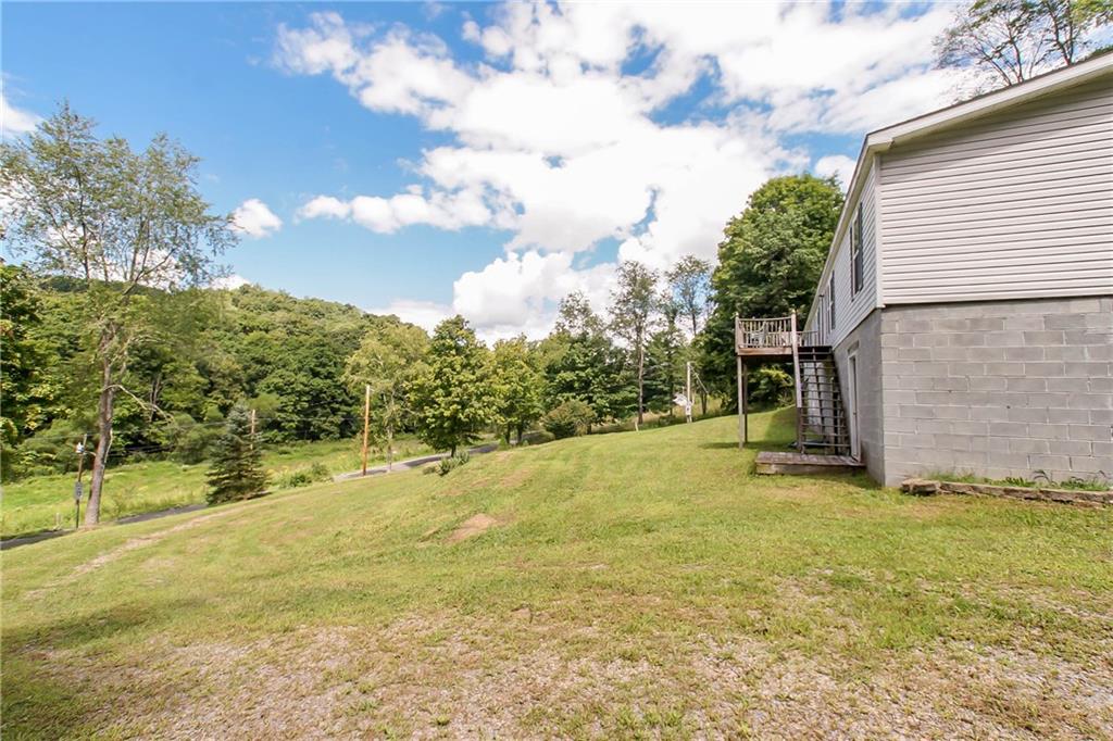 318 Hackelbender Road Mount Morris, PA 15349 - Photo 3 of 23