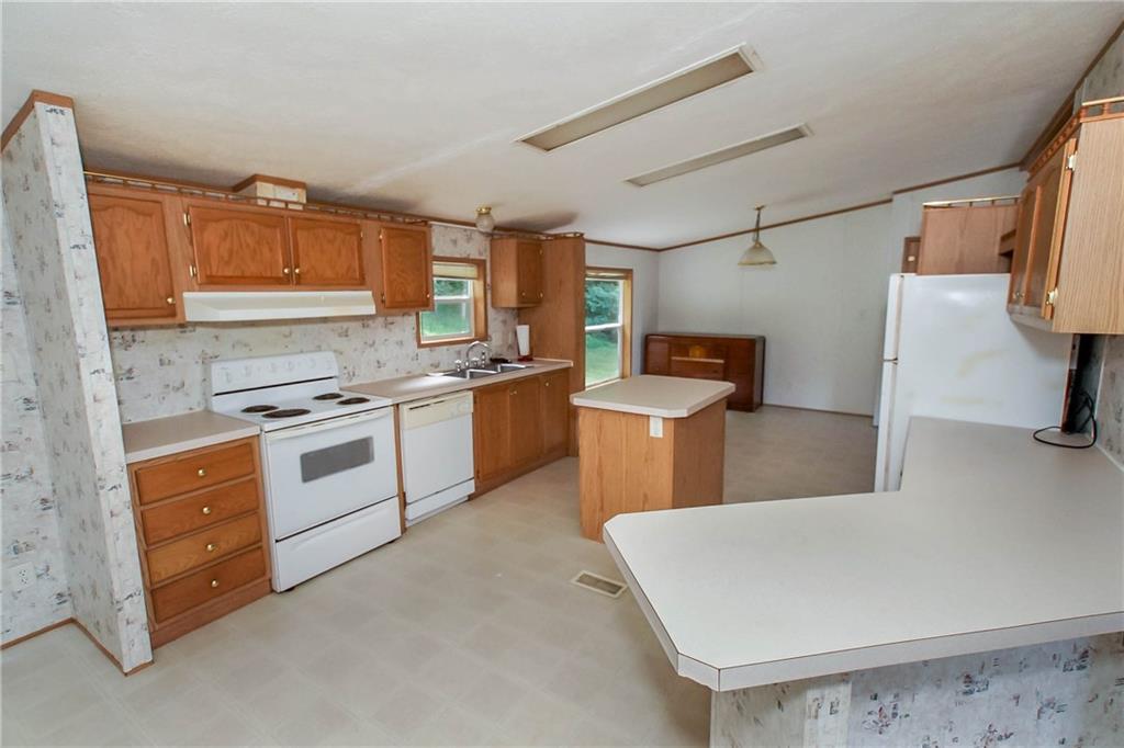 318 Hackelbender Road Mount Morris, PA 15349 - Photo 6 of 23