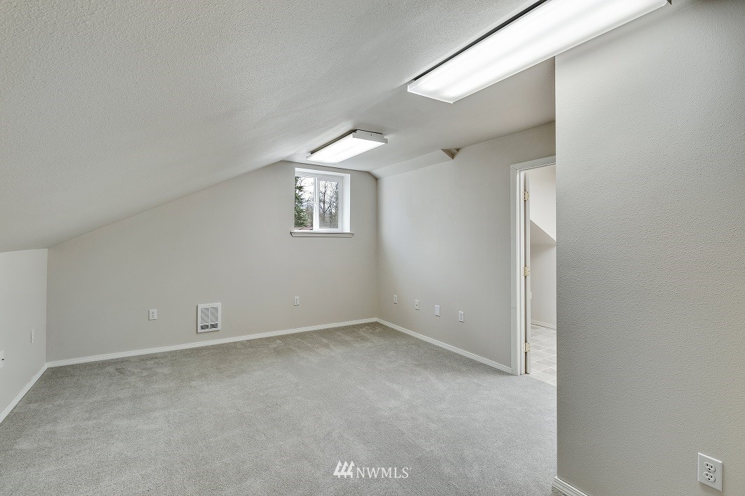 2056 Southeast 8th Place Renton, WA 98057 - Photo 15 of 19