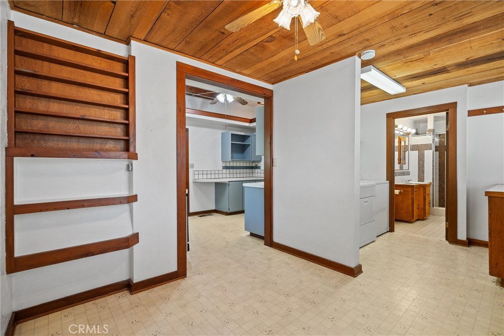 529 South Shasta Street Willows, CA 95988 - Photo 18 of 29 a view of a room with a furniture