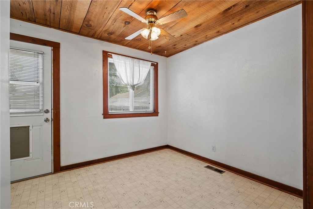 529 South Shasta Street Willows, CA 95988 - Photo 19 of 29 a view of empty room with a ceiling fan