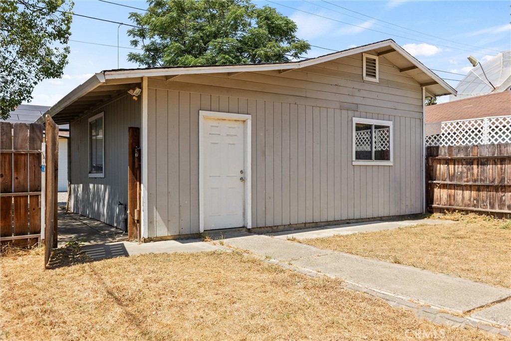 529 South Shasta Street Willows, CA 95988 - Photo 28 of 29 a front view of a house