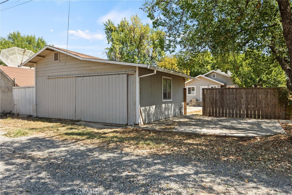 529 South Shasta Street Willows, CA 95988 - Photo 29 of 29 a backyard of a house