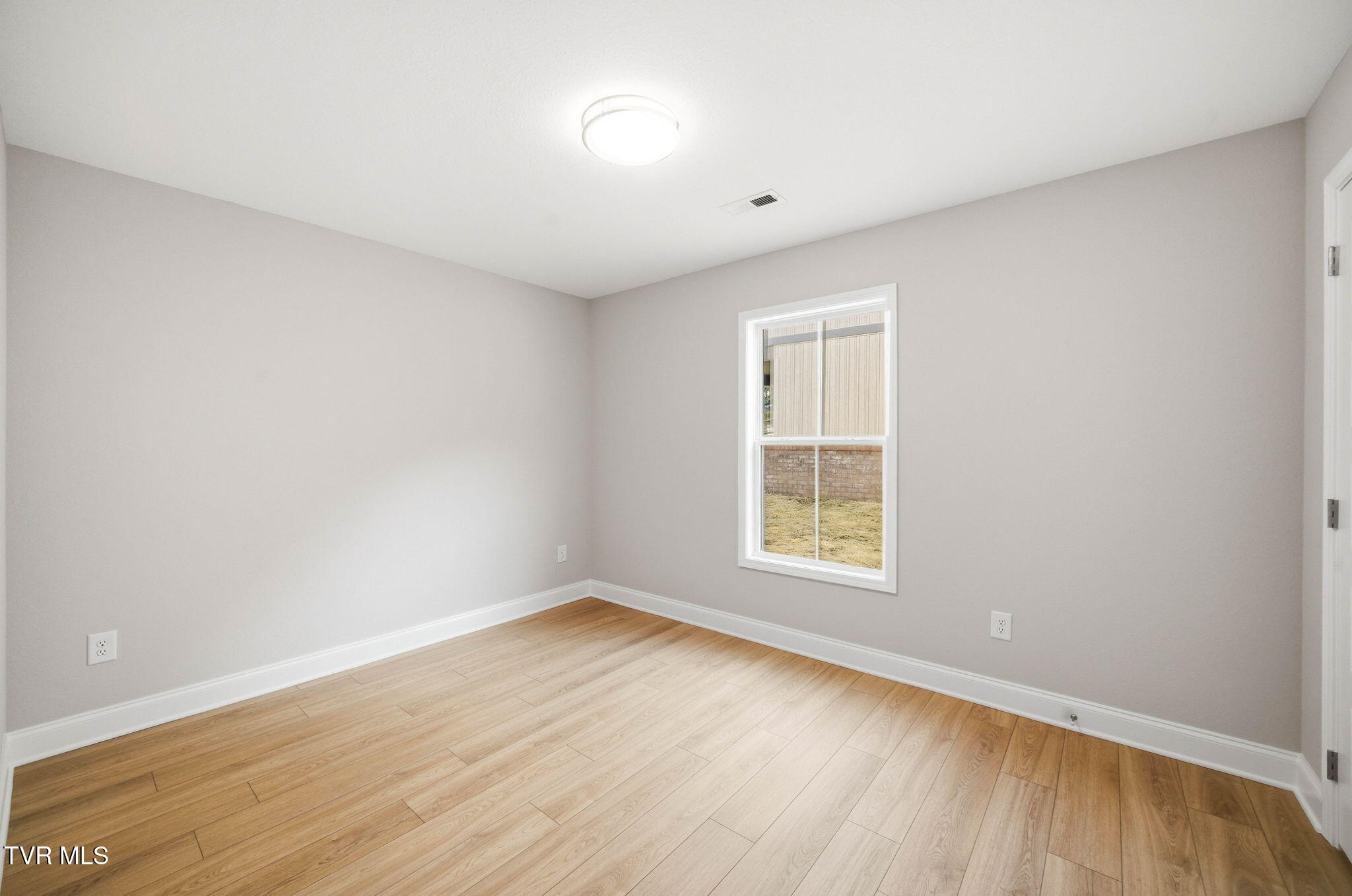 163 New Hope Road Jonesborough, TN 37659 - Photo 11 of 17 5-web-or-mls-653 Cherry Marie Dr-13