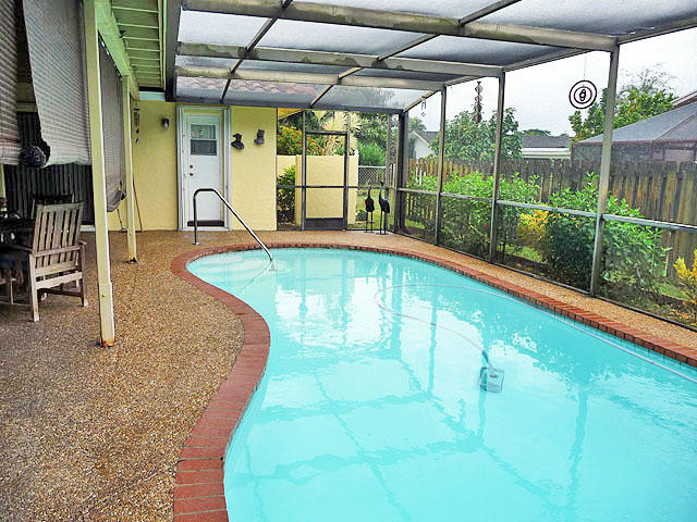 17735 Foxglove Lane Boca Raton, FL 33487 - Photo 16 of 21 Screened Pool