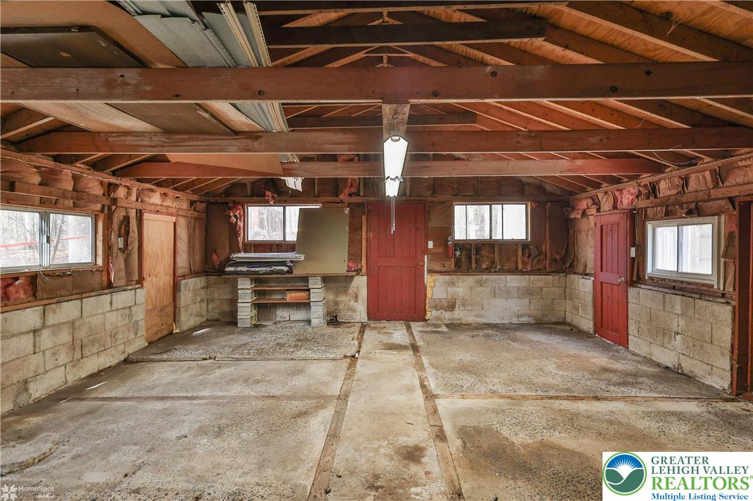 9160 Furnace Road Slatington, PA 18080 - Photo 17 of 52 a view of a room with table