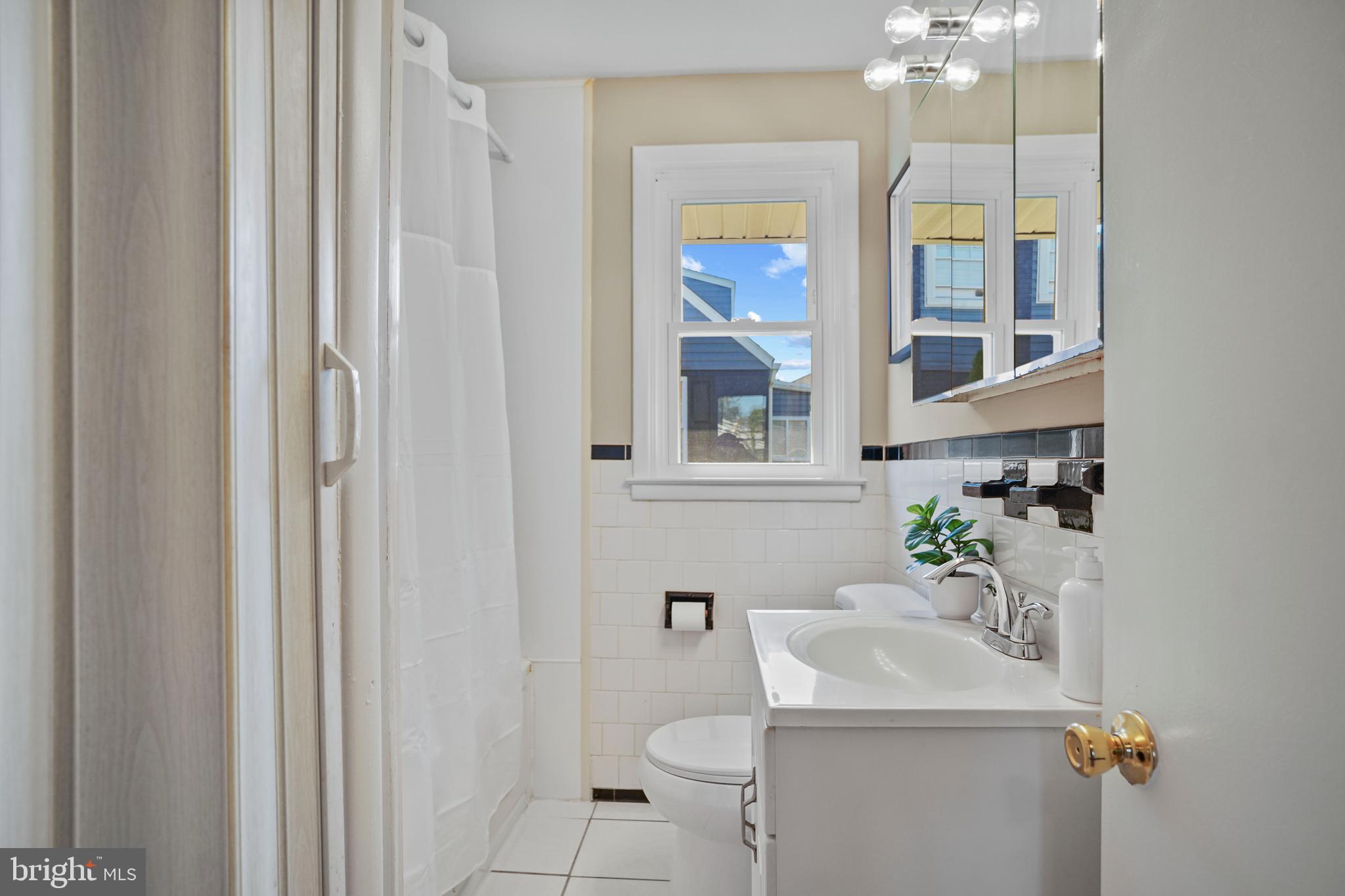 3512 Mayfair Road Baltimore, MD 21207 - Photo 14 of 29 Full Upstairs Bathroom