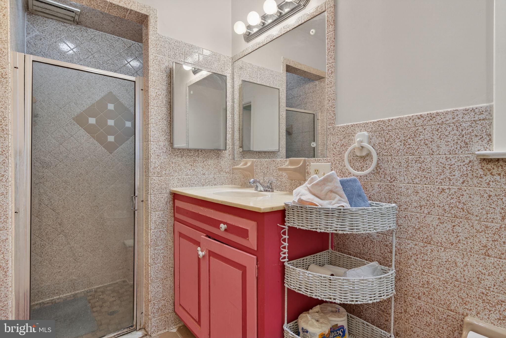 70 Waverly Avenue Lancaster, PA 17601 - Photo 11 of 44 1st Floor Full Bath