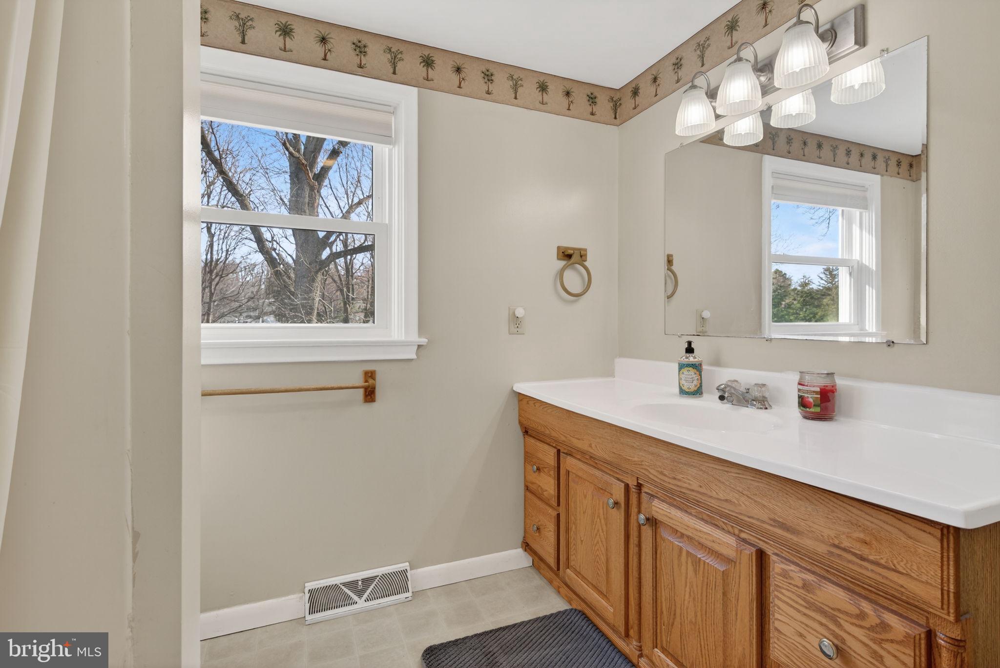 70 Waverly Avenue Lancaster, PA 17601 - Photo 26 of 42 2nd Floor Full Bath