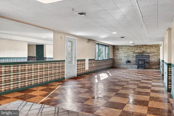 a view of empty room with a fireplace