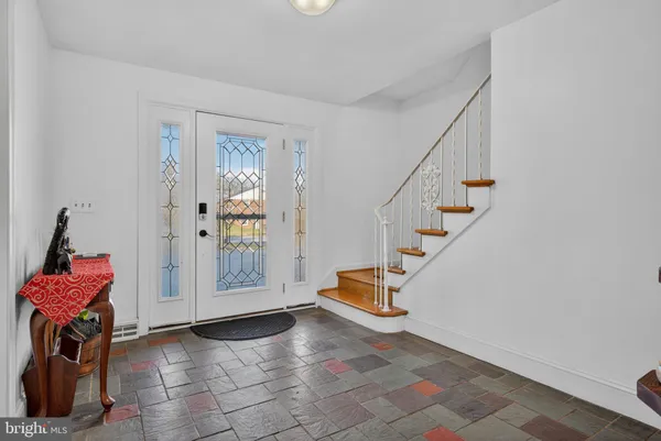 a view of an entryway with workspace