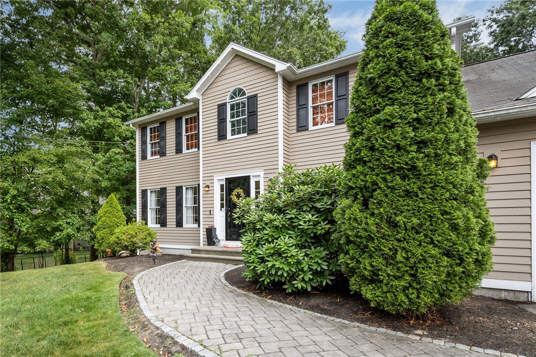 194 Council Rock Road Cranston, RI 02921 - Photo 3 of 46
