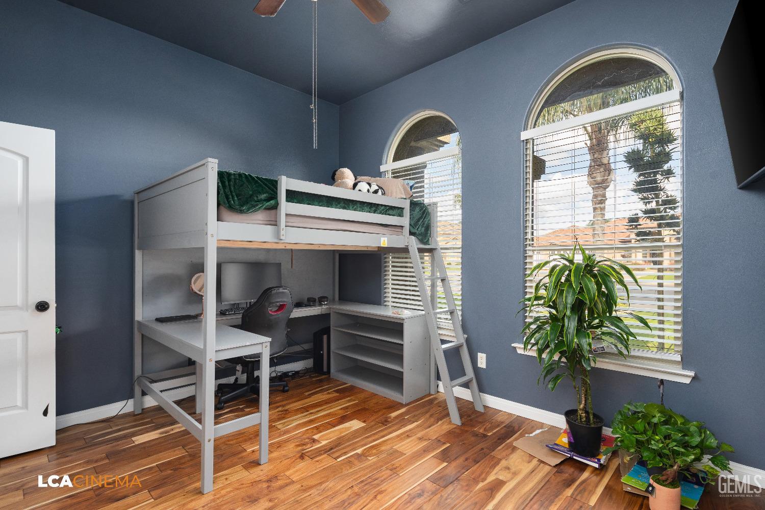Undisclosed Address Shafter, CA 93263 - Photo 11 of 25 a view of a livingroom with furniture and a potted plant