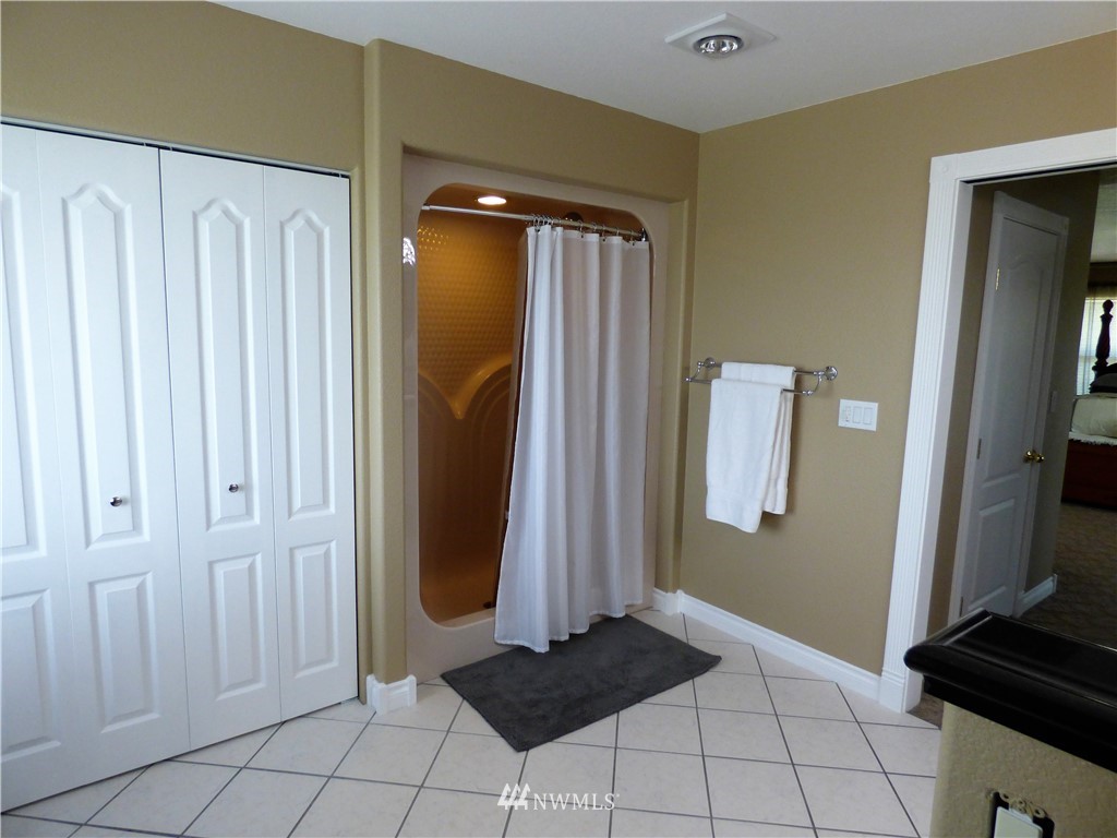 2676 Valley Road Northeast Moses Lake, WA 98837 - Photo 12 of 25 Gallery Image 12