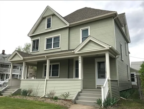 $1,800 | 751 Hampden Street, Unit 749, Holyoke, MA 01040