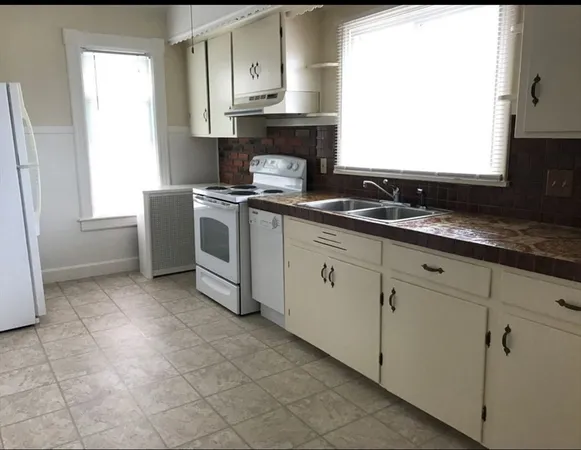 $1,800 | 751 Hampden Street, Unit 749, Holyoke, MA 01040