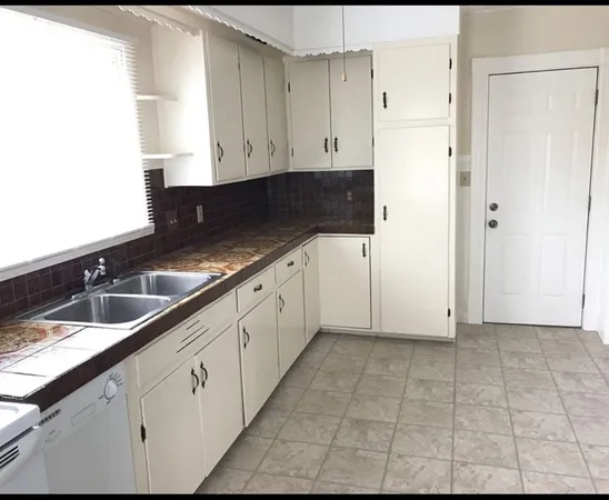 $1,800 | 751 Hampden Street, Unit 749, Holyoke, MA 01040