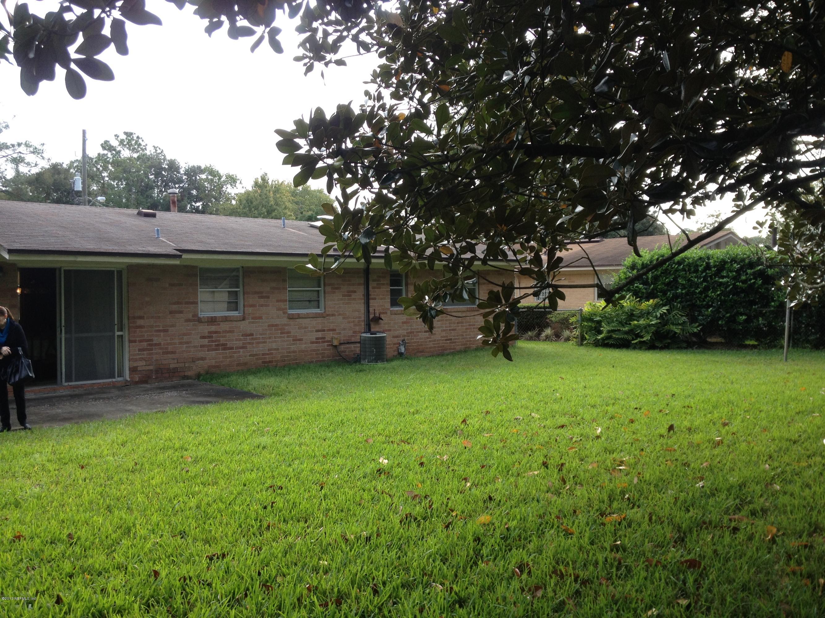 4062 Pelican Road Jacksonville, FL 32207 - Photo 11 of 16 Spacious Back Yard