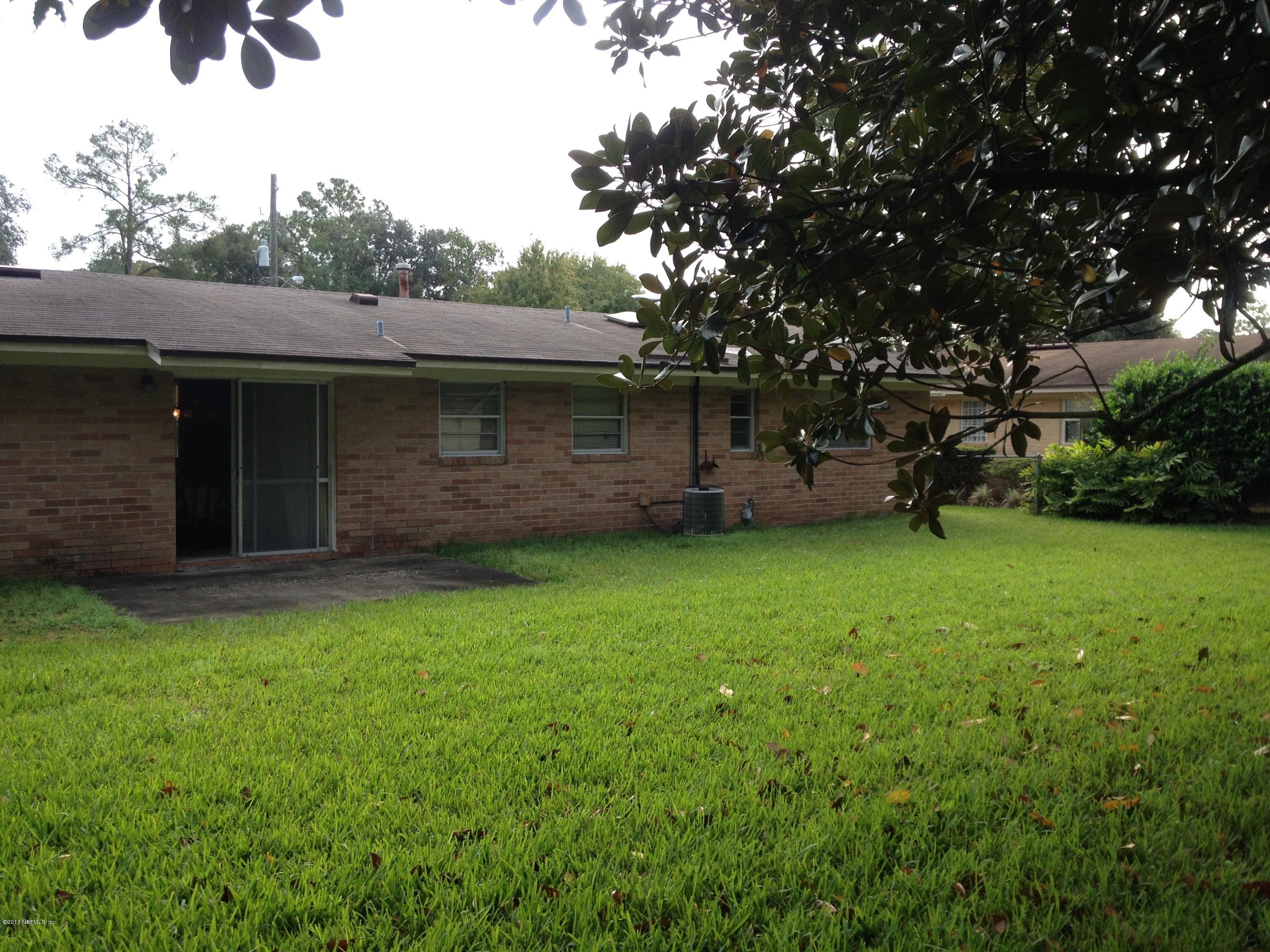 4062 Pelican Road Jacksonville, FL 32207 - Photo 12 of 16 Spacious Back Yard