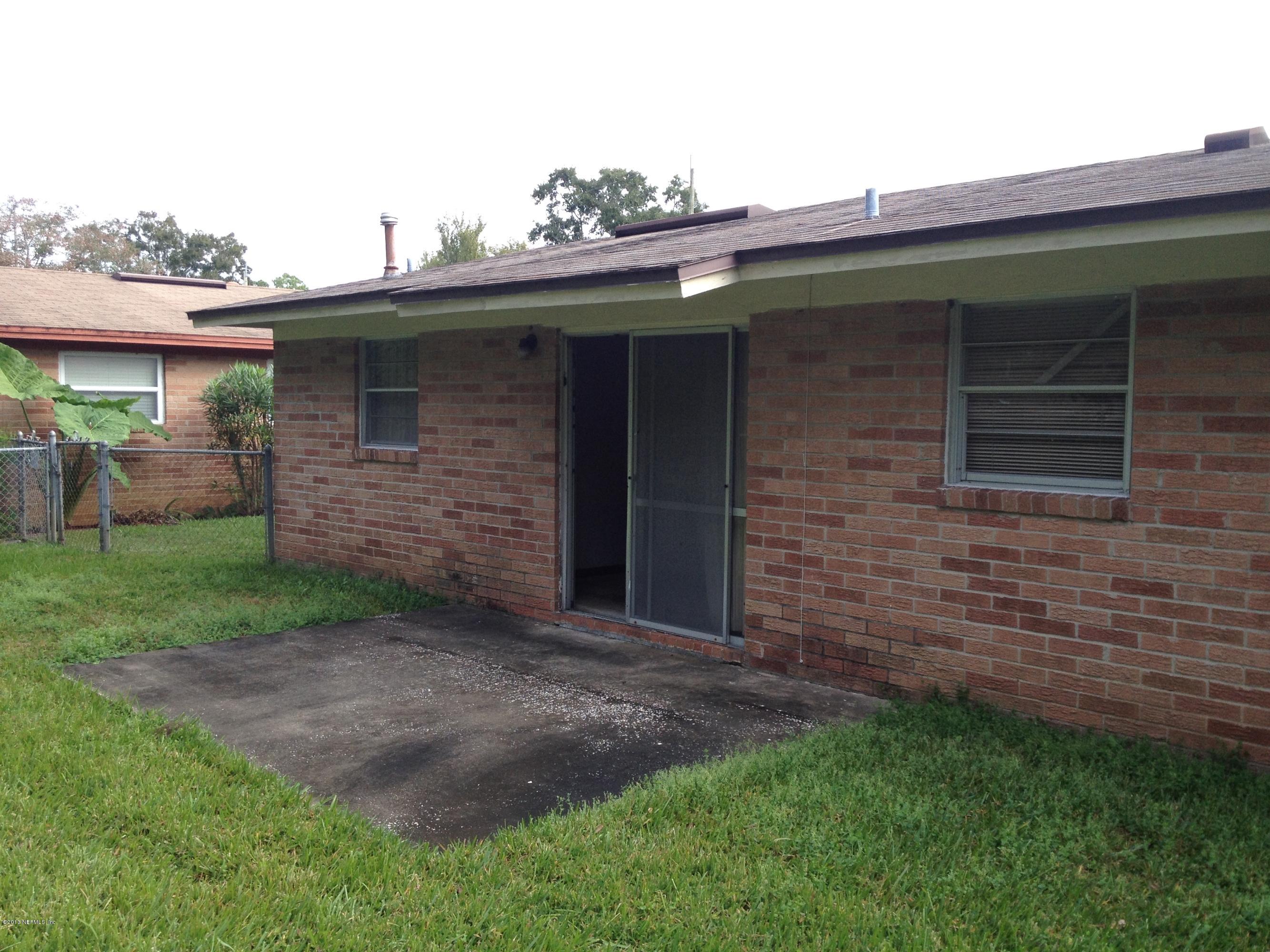 4062 Pelican Road Jacksonville, FL 32207 - Photo 13 of 16 Spacious Back Yard
