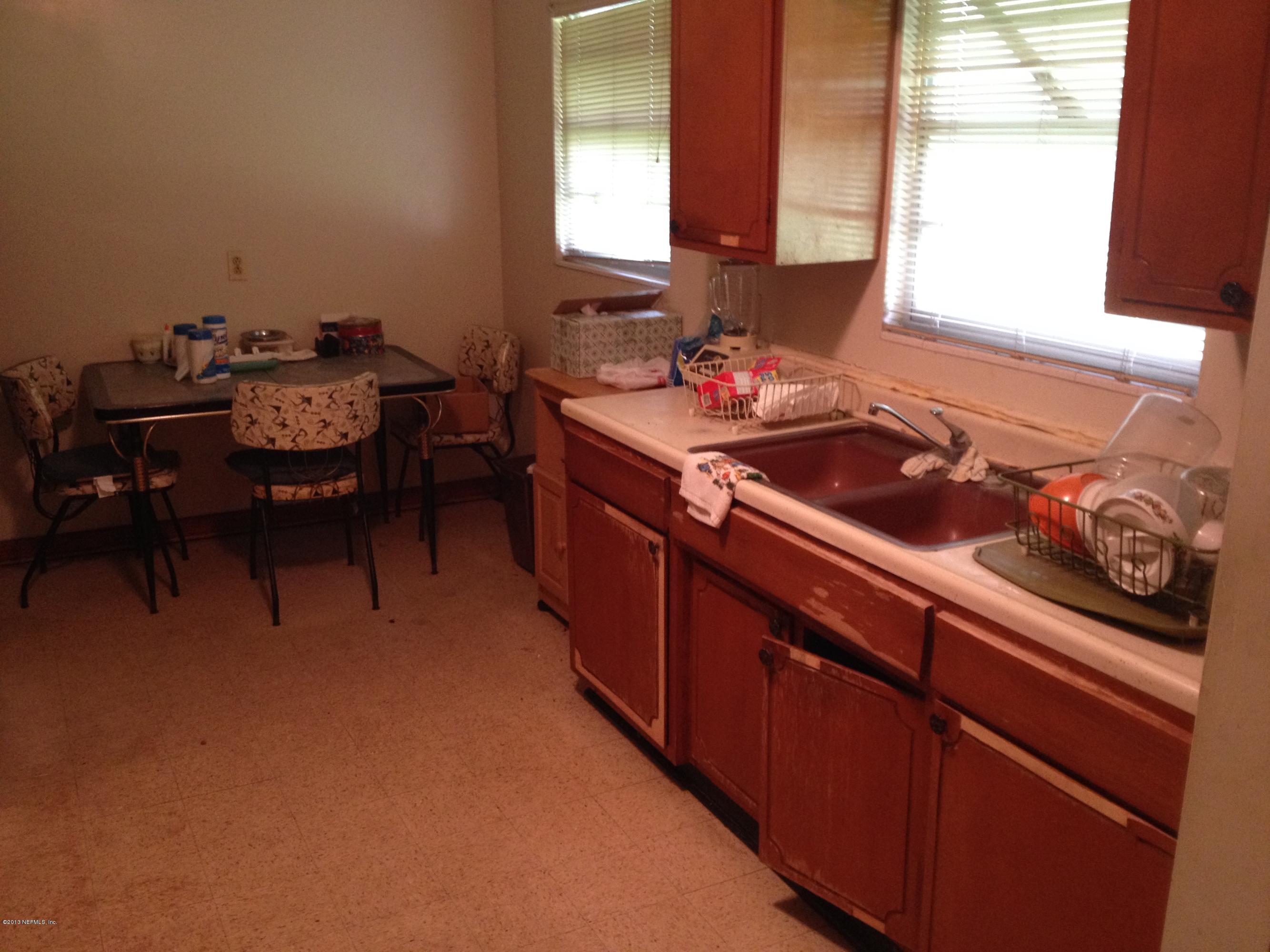 4062 Pelican Road Jacksonville, FL 32207 - Photo 3 of 16 Kitchen