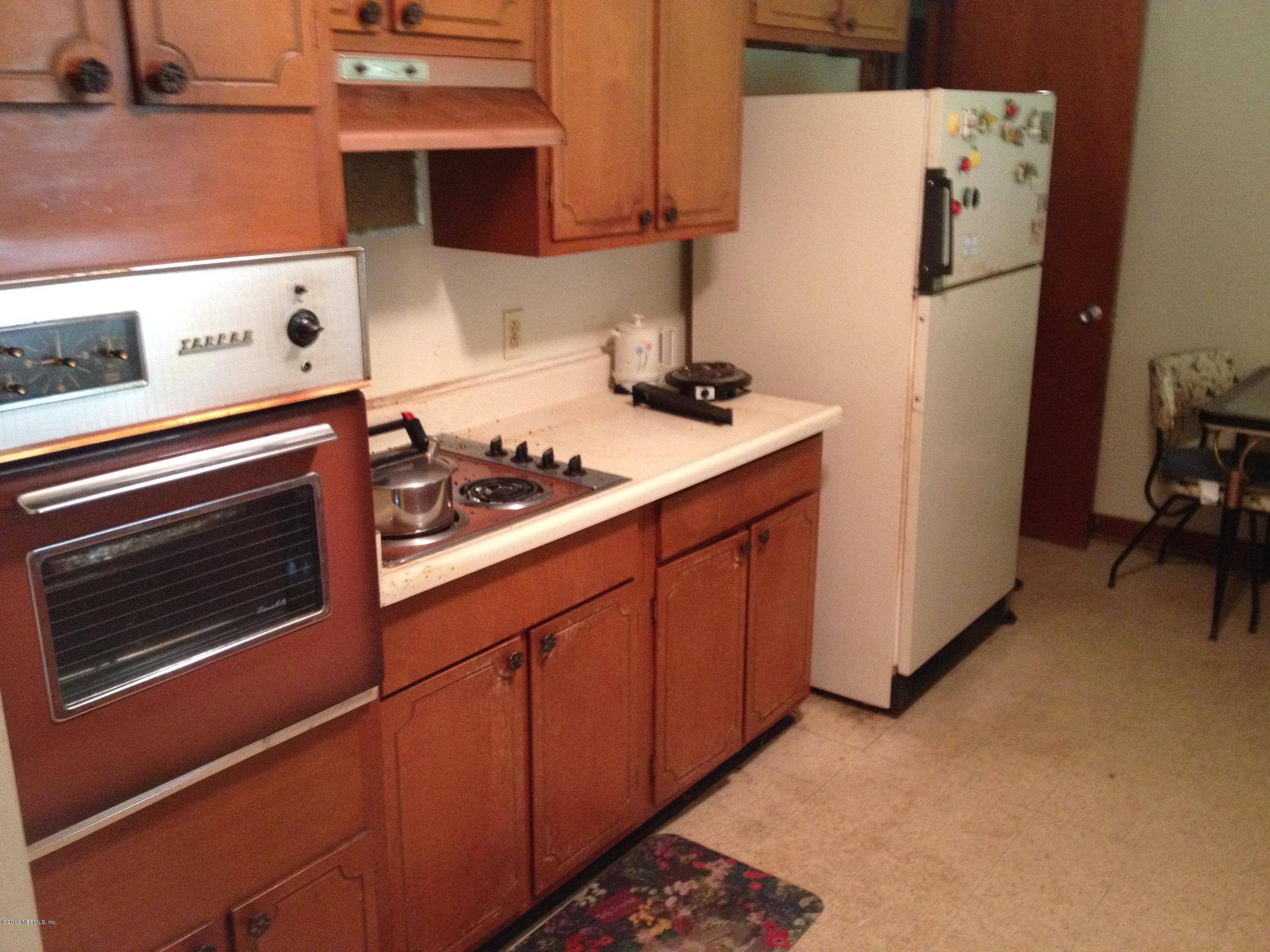 4062 Pelican Road Jacksonville, FL 32207 - Photo 4 of 16 Kitchen