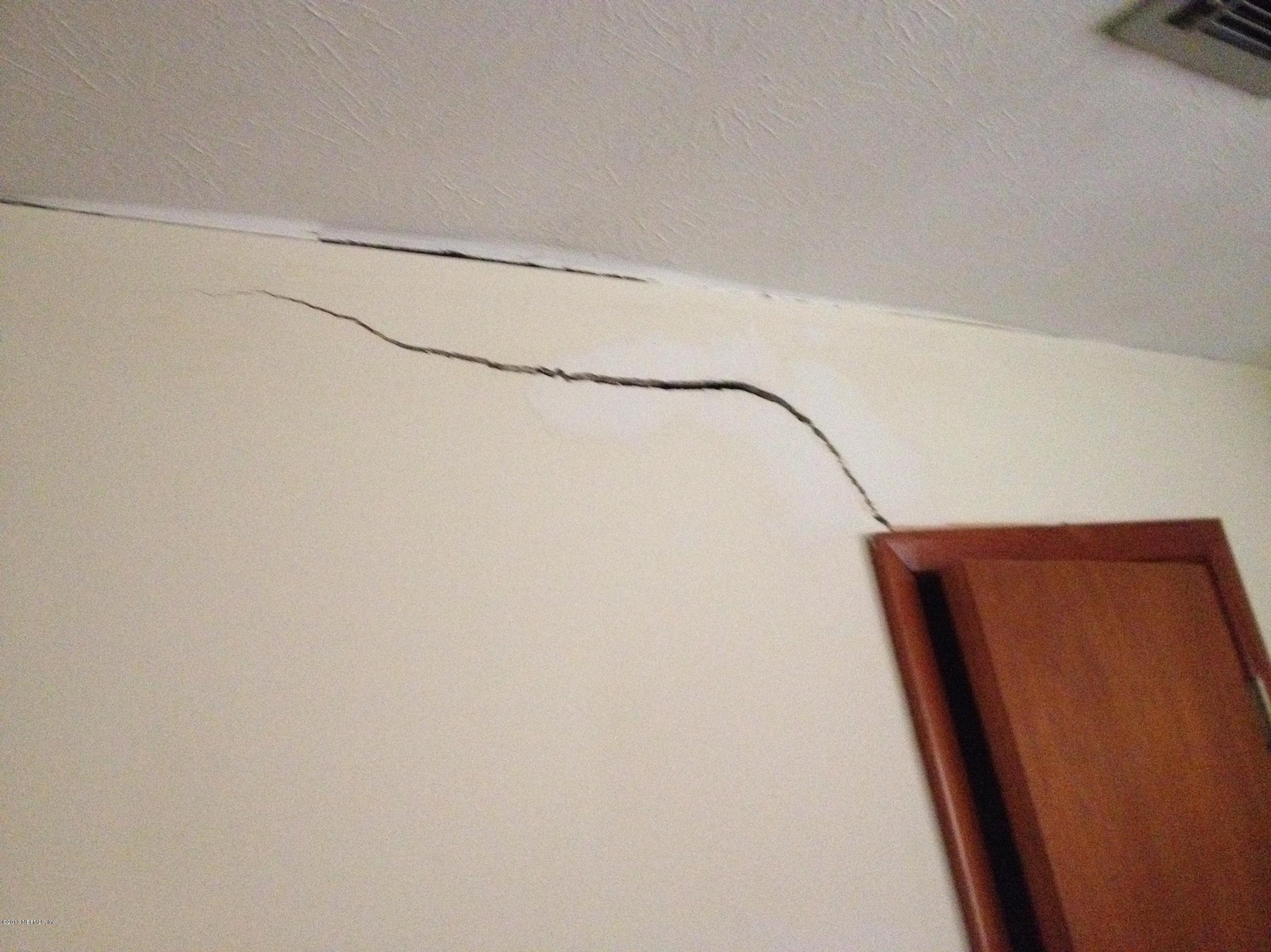 4062 Pelican Road Jacksonville, FL 32207 - Photo 7 of 16 Signs of Structural Damage