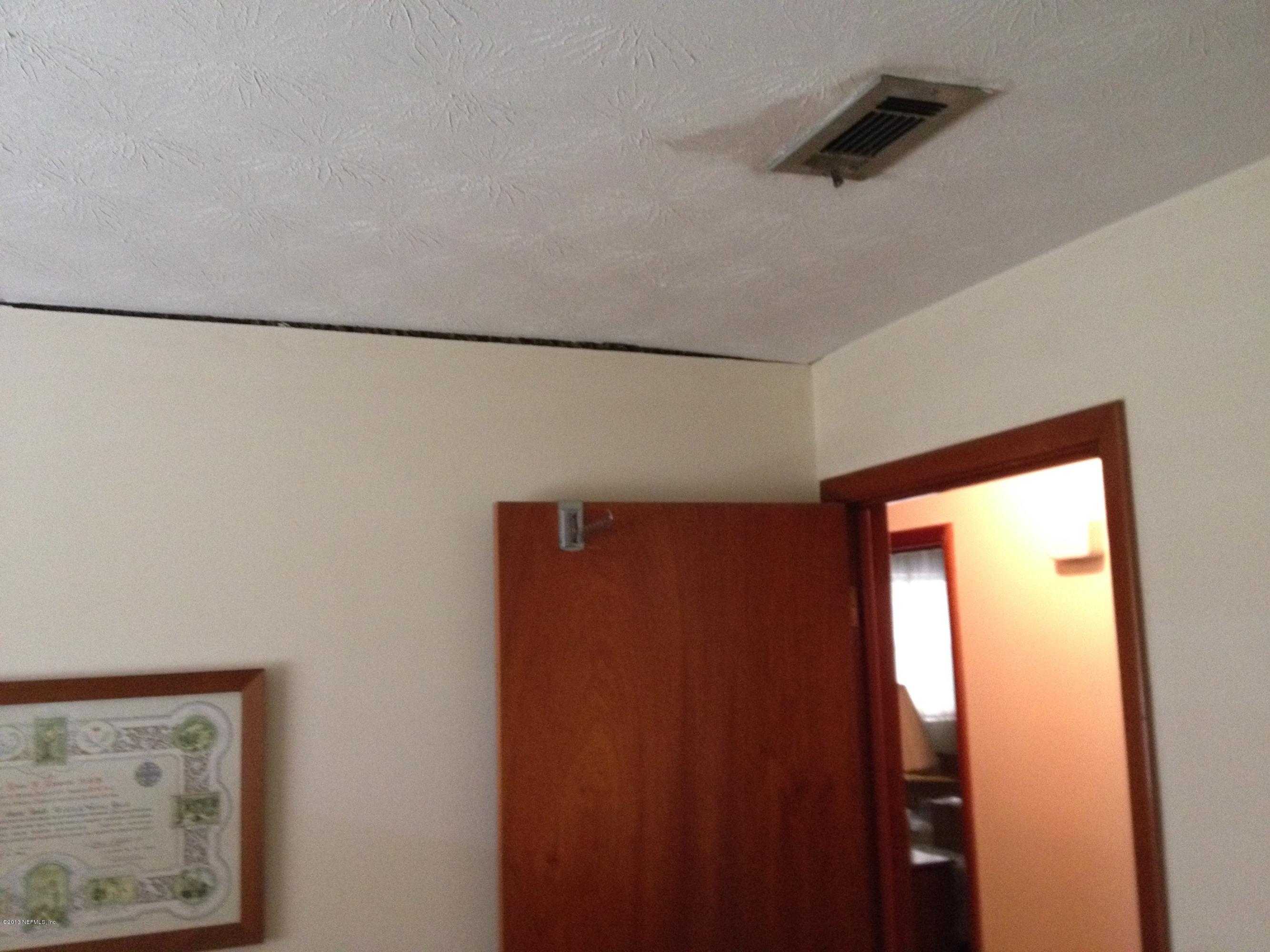4062 Pelican Road Jacksonville, FL 32207 - Photo 8 of 16 Signs of Structural Damage