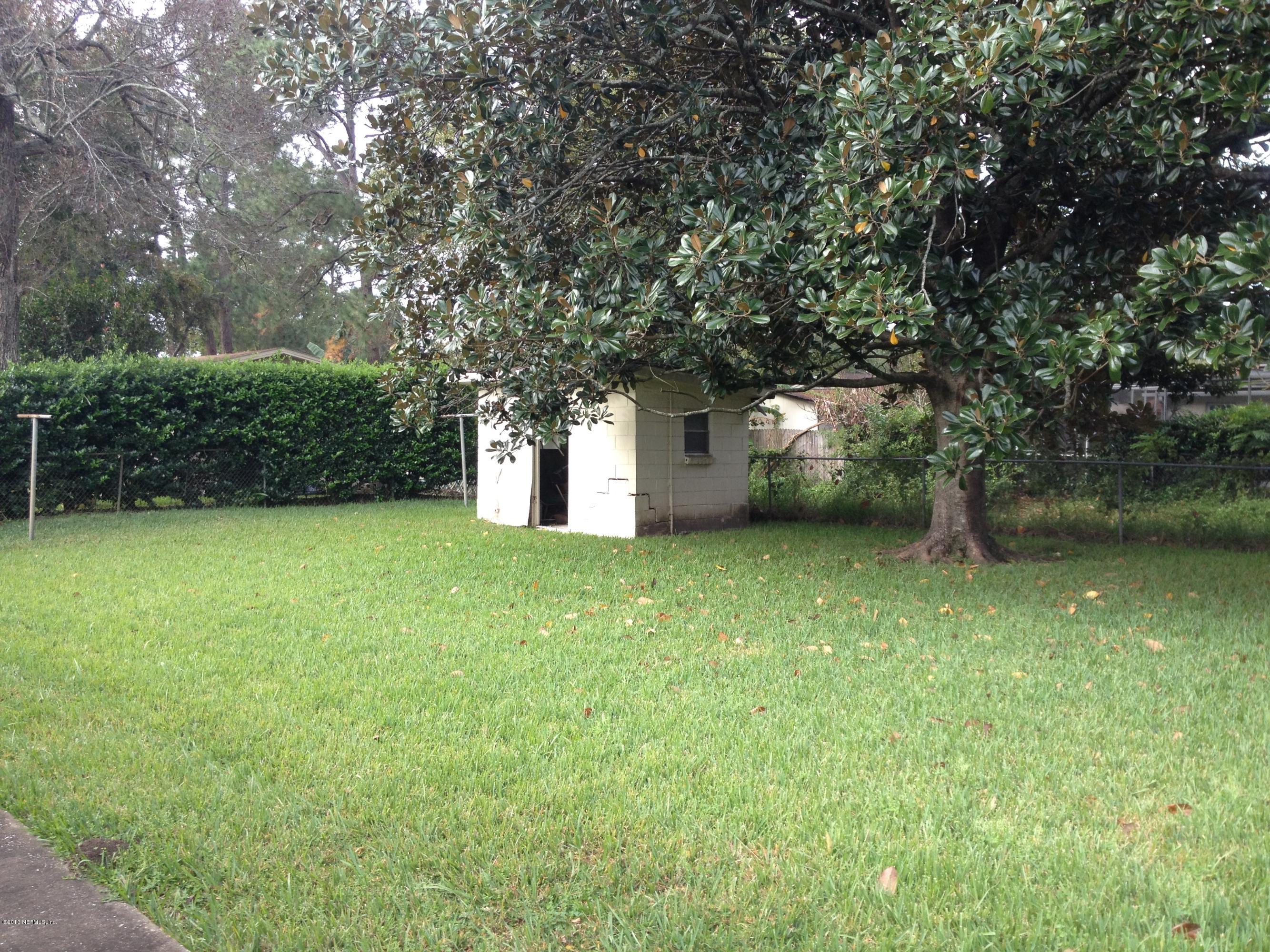 4062 Pelican Road Jacksonville, FL 32207 - Photo 10 of 16 Spacious Back Yard