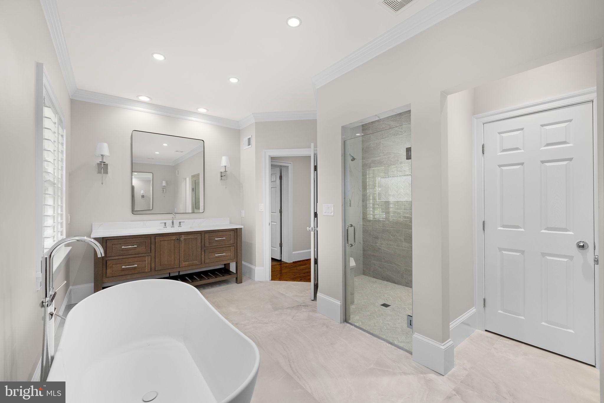 8015 Glendale Road Chevy Chase, MD 20815 - Photo 20 of 44 Main Level - Primary Ensuite