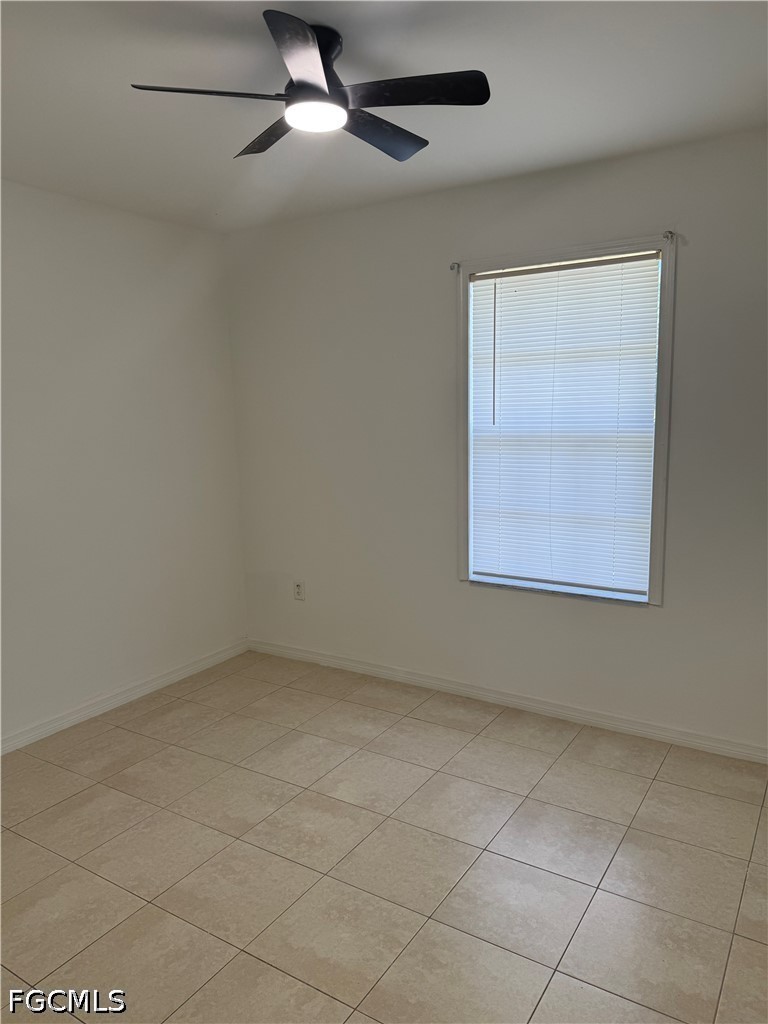 2916 7th Street Southwest Lehigh Acres, FL 33976 - Photo 4 of 19 an empty room with a ceiling fan and a window