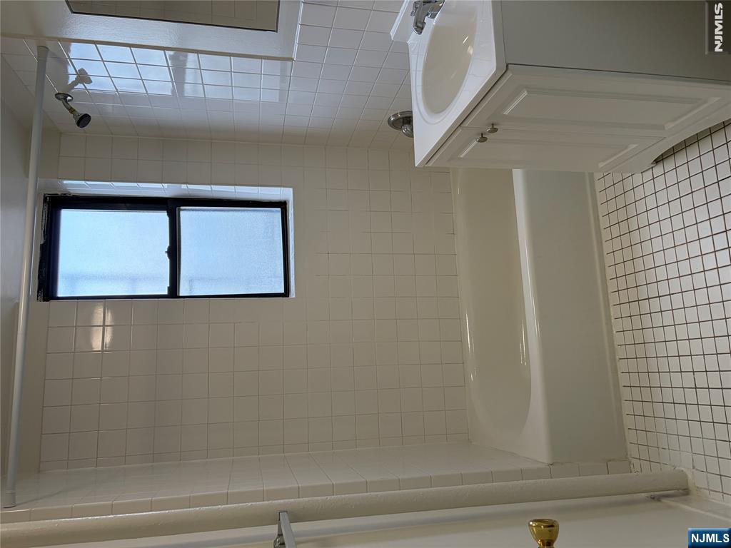 805 Red Road, Unit D4 Teaneck, NJ 07666 - Photo 12 of 12 Gallery Image 12