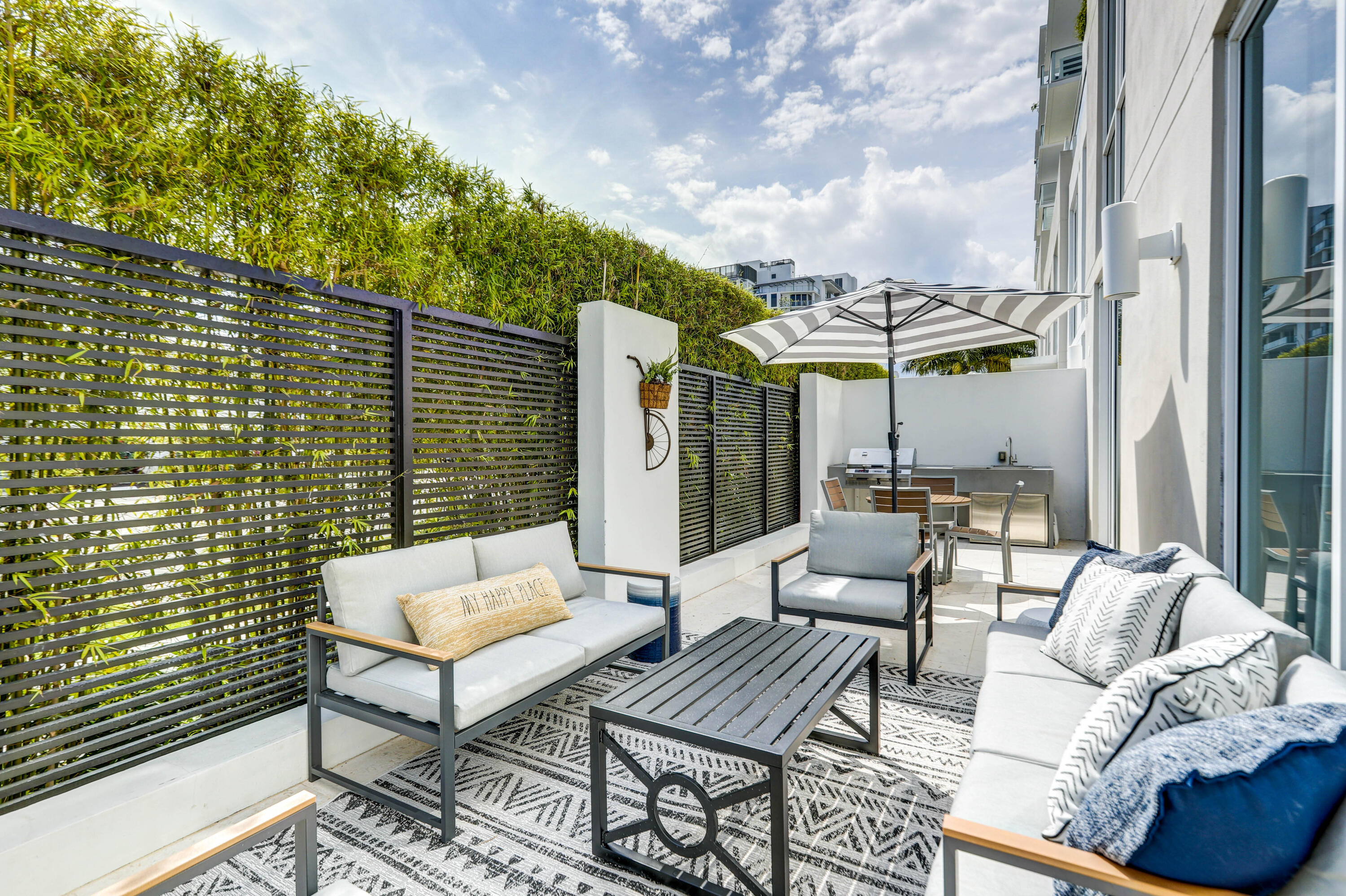 401 North Birch Road, Unit TH3 Fort Lauderdale, FL 33304 - Photo 28 of 49 a view of outdoor seating area with furniture