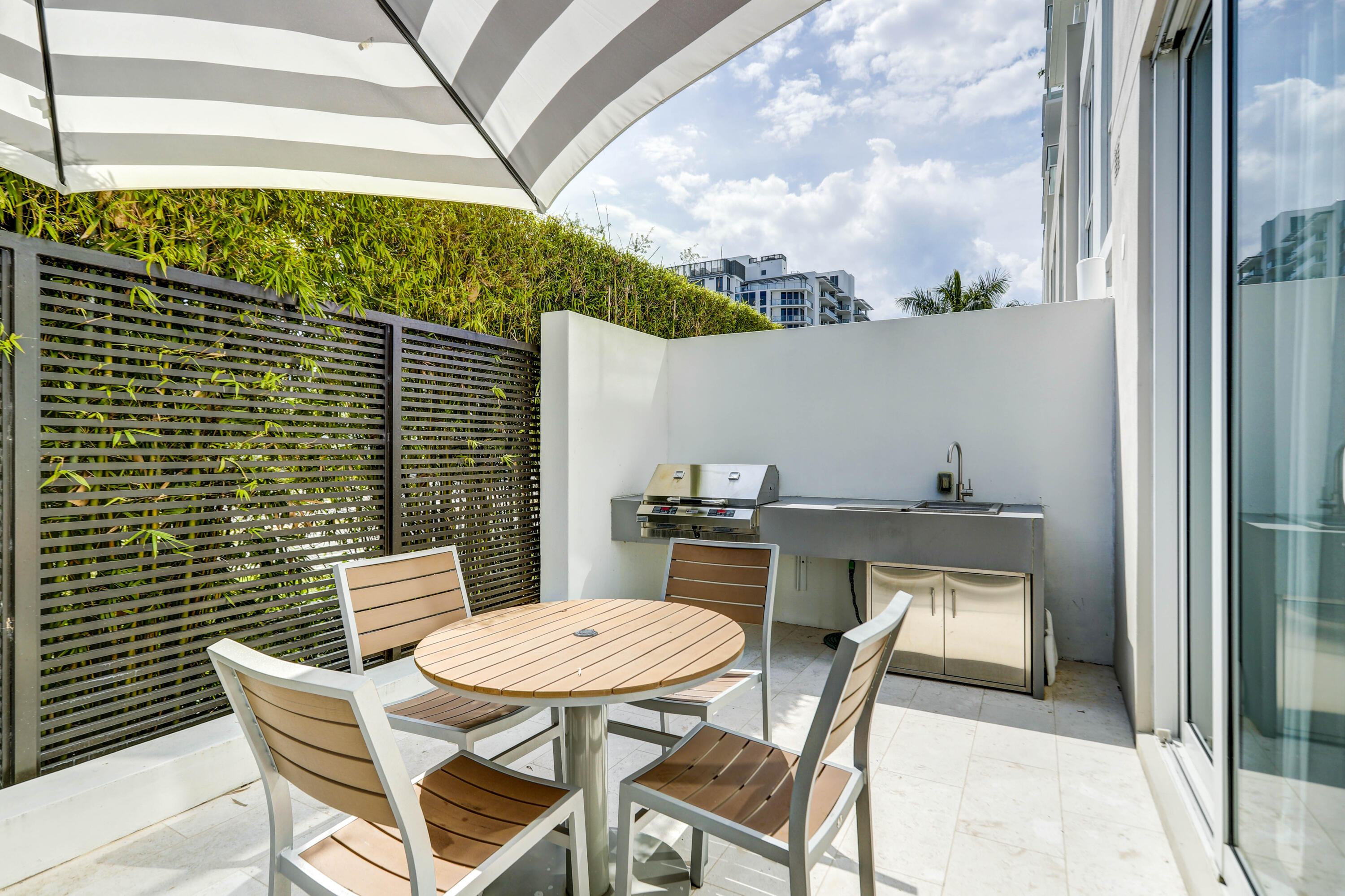 401 North Birch Road, Unit TH3 Fort Lauderdale, FL 33304 - Photo 29 of 49 a balcony view with a seating space