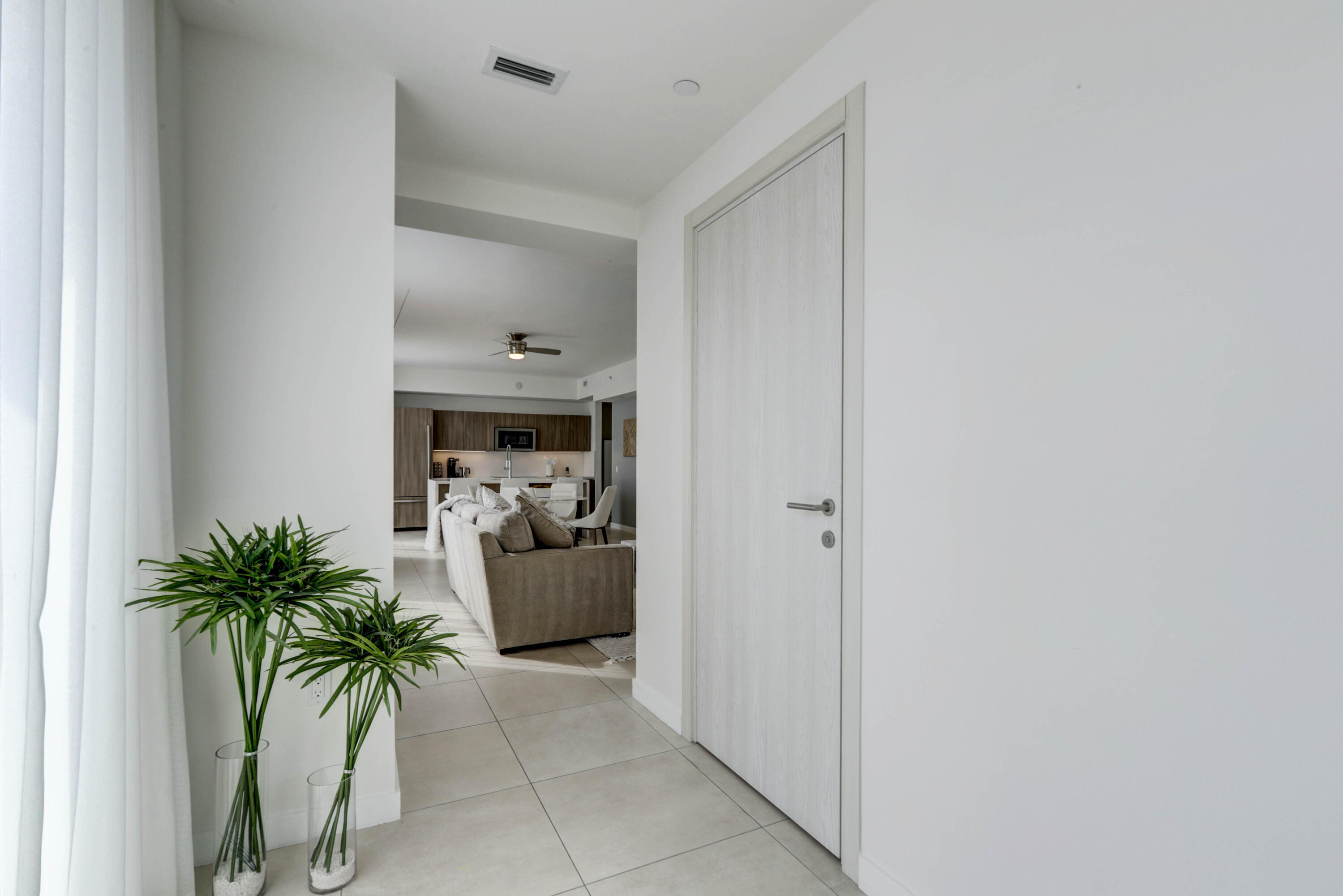 401 North Birch Road, Unit TH3 Fort Lauderdale, FL 33304 - Photo 4 of 49 a hallway with a table and chairs