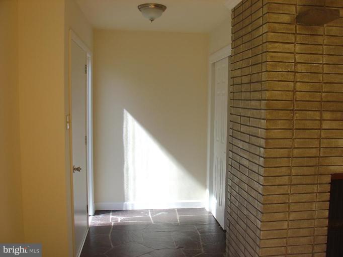 18802 Rolling Road Hagerstown, MD 21742 - Photo 8 of 26 Entrance / Foyer