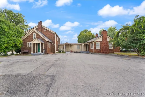 $385,000 | 1302 East 10th Street, Jeffersonville, IN 47130