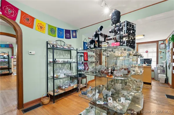 $385,000 | 1302 East 10th Street, Jeffersonville, IN 47130