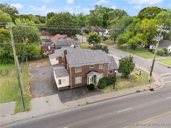 $385,000 | 1302 East 10th Street, Jeffersonville, IN 47130