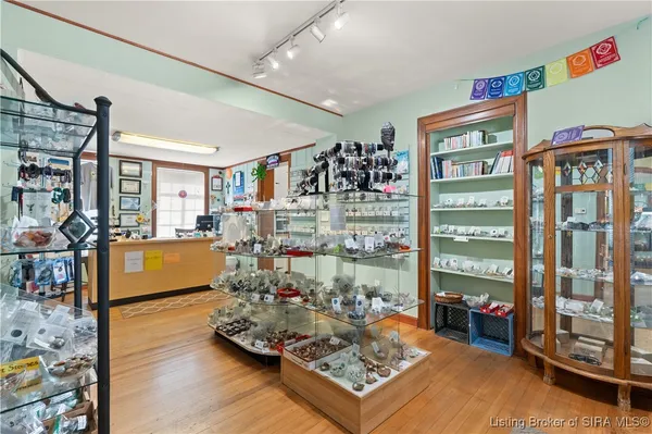 $385,000 | 1302 East 10th Street, Jeffersonville, IN 47130