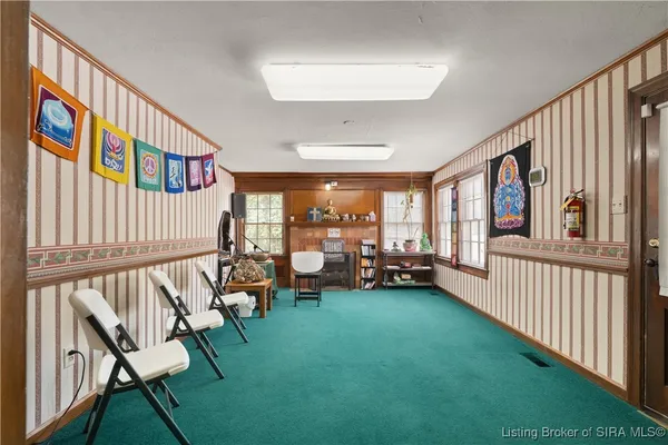$385,000 | 1302 East 10th Street, Jeffersonville, IN 47130